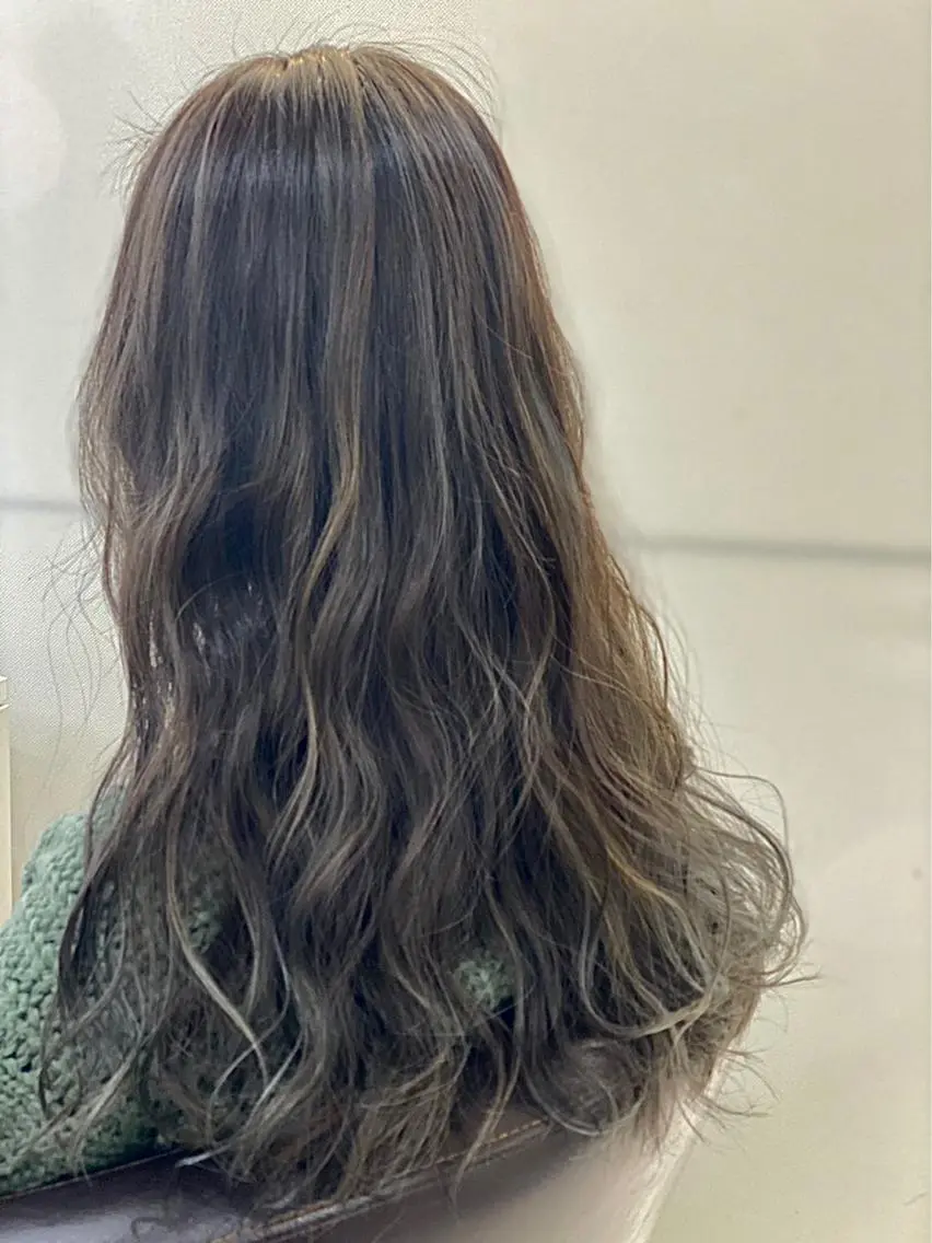 ロング バレイヤージュ特化/ アキラのヘアスタイル