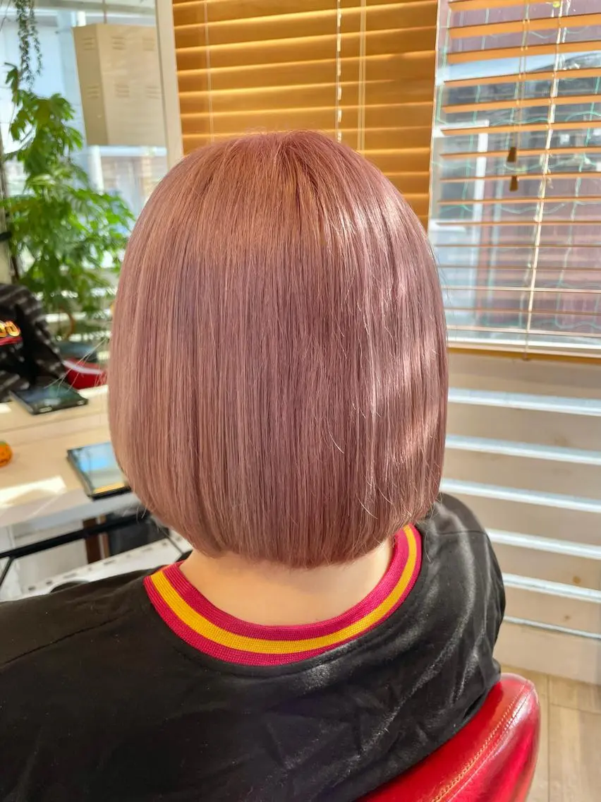 ミディアム カラー ブリーチ ピンクカラー ホワイトピンク インナーカラー 推し ブリーチ 髪質改善のヘアスタイル