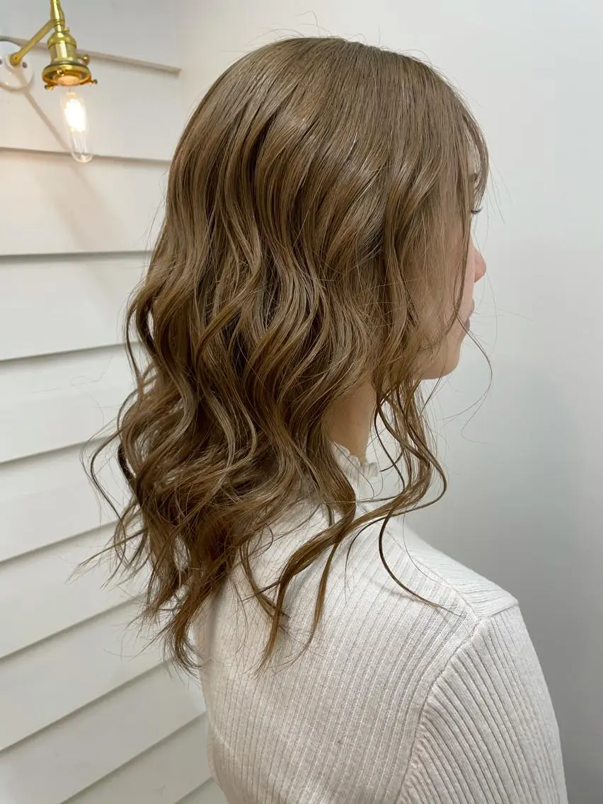 セミロング ブリーチカラー特化 /焼田貴明のヘアスタイル