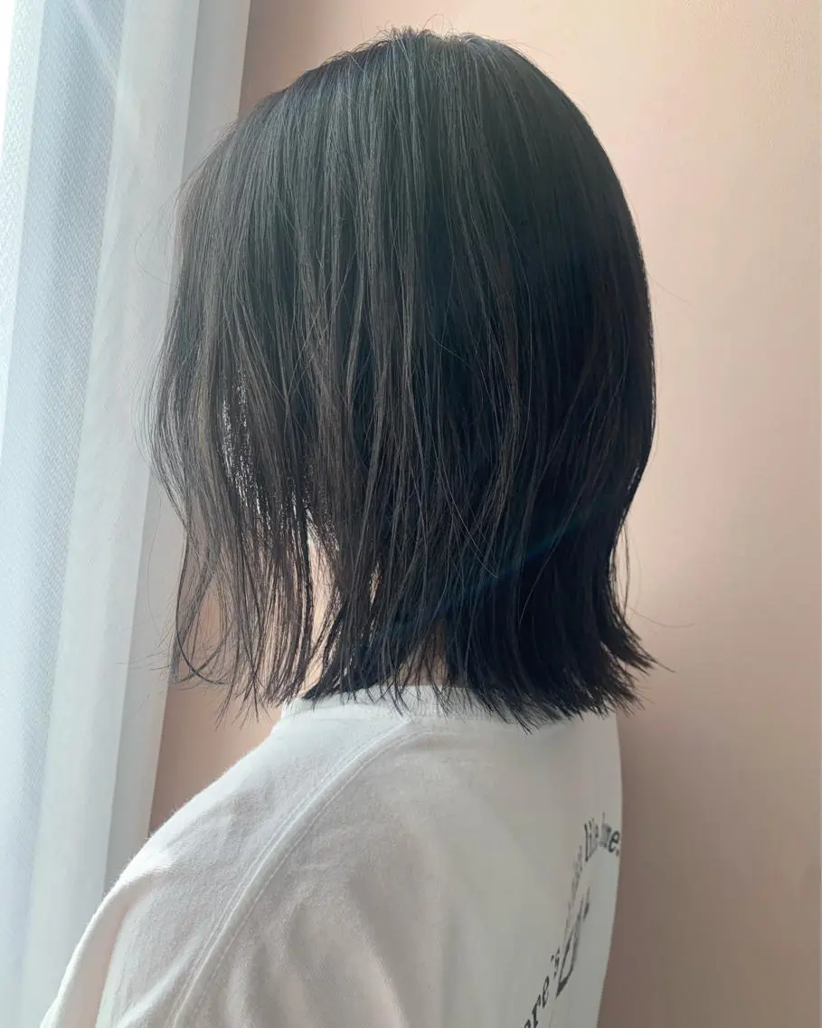 ミディアム カラー グレージュ オリーブグレージュ オリーブグレー hubhair レイヤー/透明感のヘアスタイル