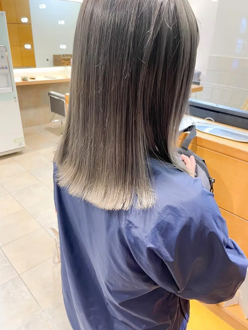 ミディアム カラー ブリーチ グレージュ オリーブグレージュ オリーブグレー ヘアカラー 佐藤 梨里花 ❤︎のヘアスタイル