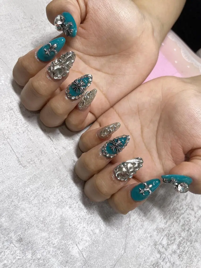 ミディアム ネイル ハンドネイル 《LB》ラブリエ Nail&eyeのマツエク・マツパデザイン