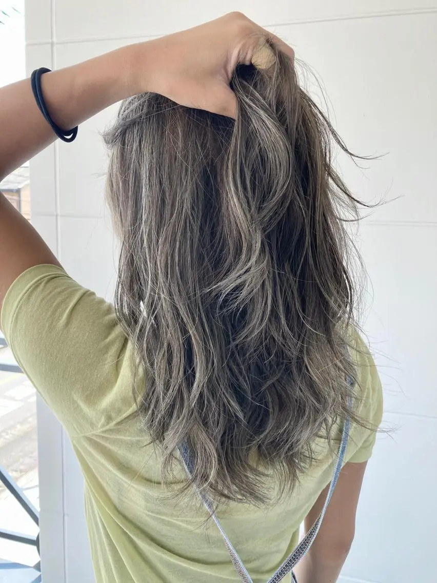 セミロング ハイライト タカツド ユウキのヘアスタイル