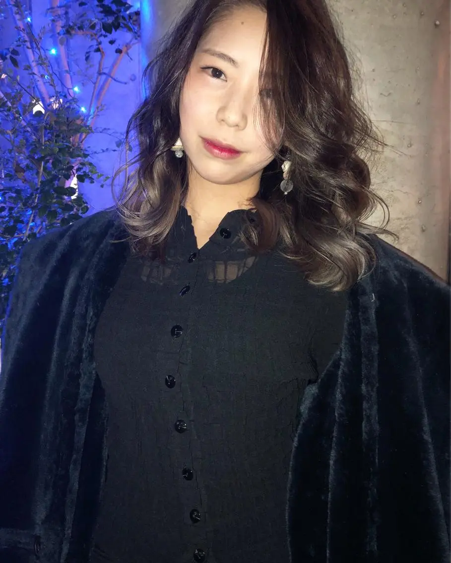 セミロング カラー パーマ ヘアアレンジ メンズ キッズ ネイル マツエク・マツパ メンズハイライト アッシュ アッシュグレー アッシュグレージュ グラデーションカラー カット ヘアカラー トリートメント ヘッドスパ レイヤーカット✂️ 艶髪/小田部慎也のヘアスタイル