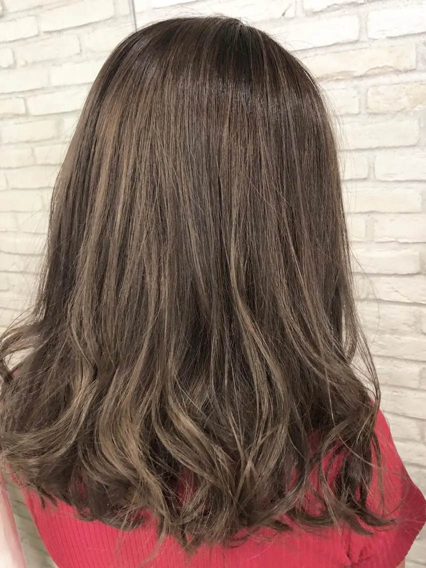 セミロング カラー アッシュ ハイライトカラー ピンクカラー ハイライト HAUS 片山みほのヘアスタイル