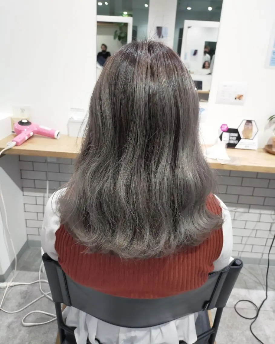 カラー セミロング バレイヤージュ ハイライトカラー ハイライト レイヤーカット ヘアカラー RU RIのヘアスタイル