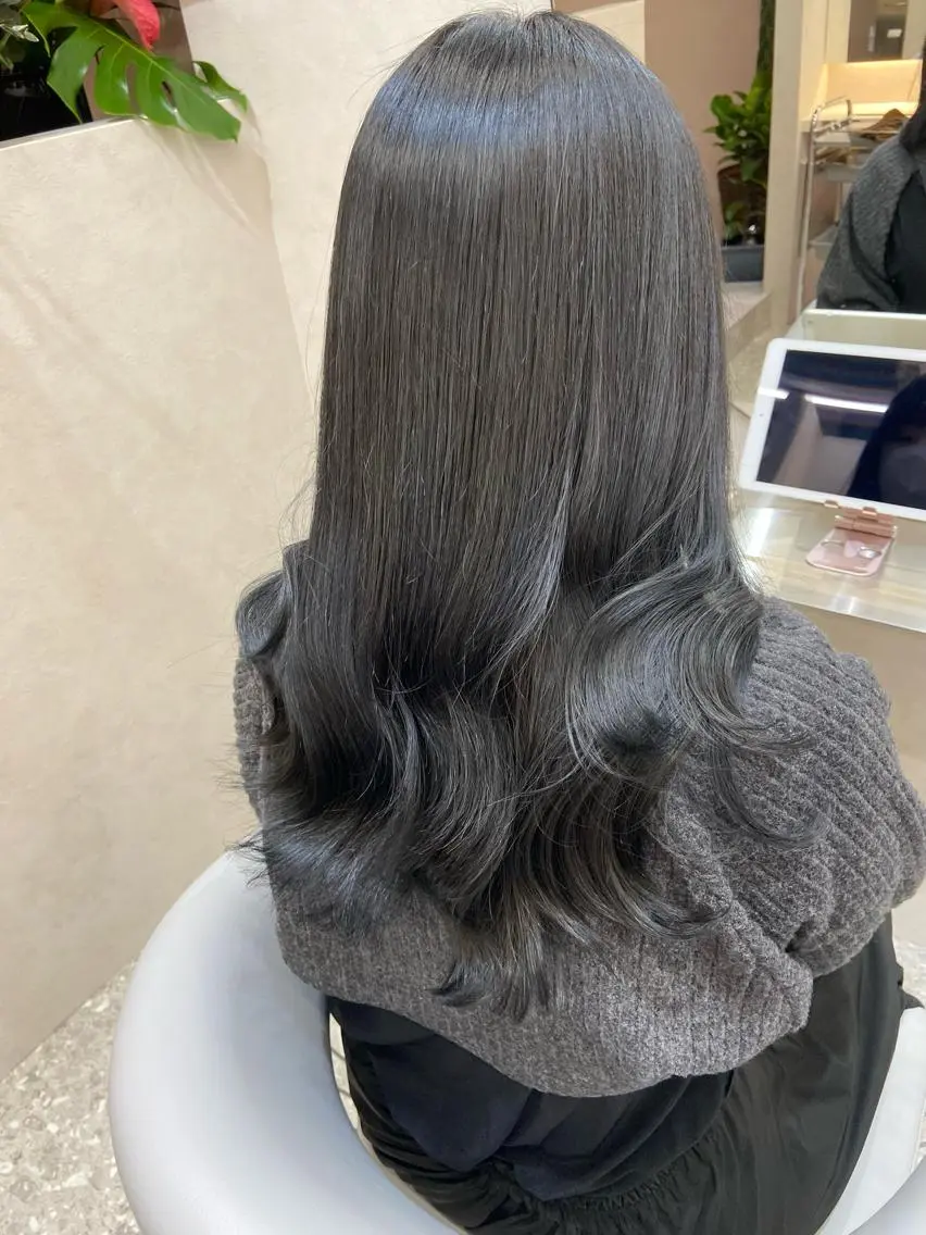 ロング カラー 黒髪 ブルーカラー ブルーブラック くびれヘア 韓国風ヘア カット ヘアカラー トリートメント 新宿/韓国ヘア 中明度カラー/かやのヘアスタイル