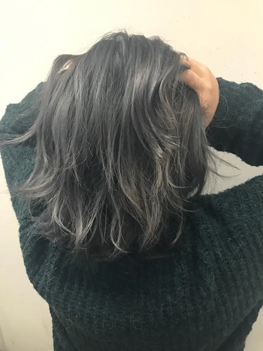ミディアム カラー グレージュ ヘアカラー チヒョ🦋 韓国hair🇰🇷のヘアスタイル