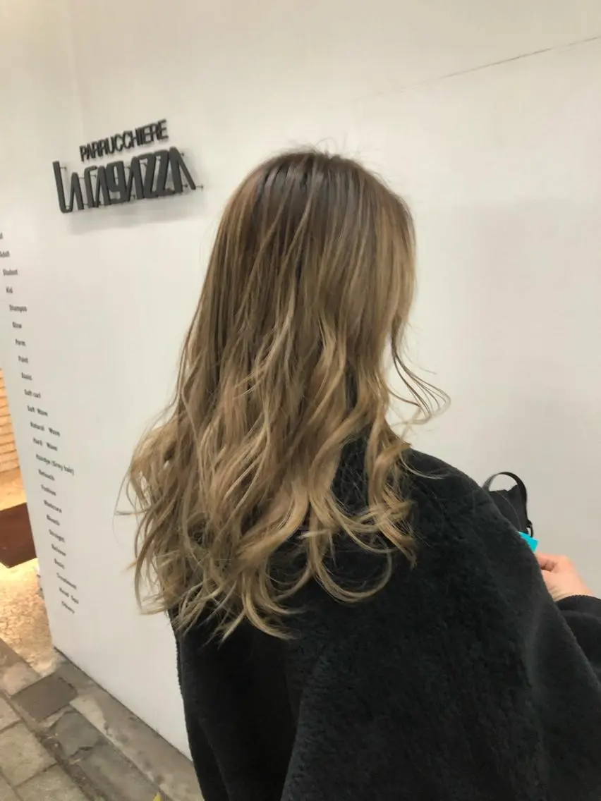 セミロング カラー バレイヤージュ ベージュカラー ブロンド ブロンドベージュ レイヤーカット 東條 克義のヘアスタイル