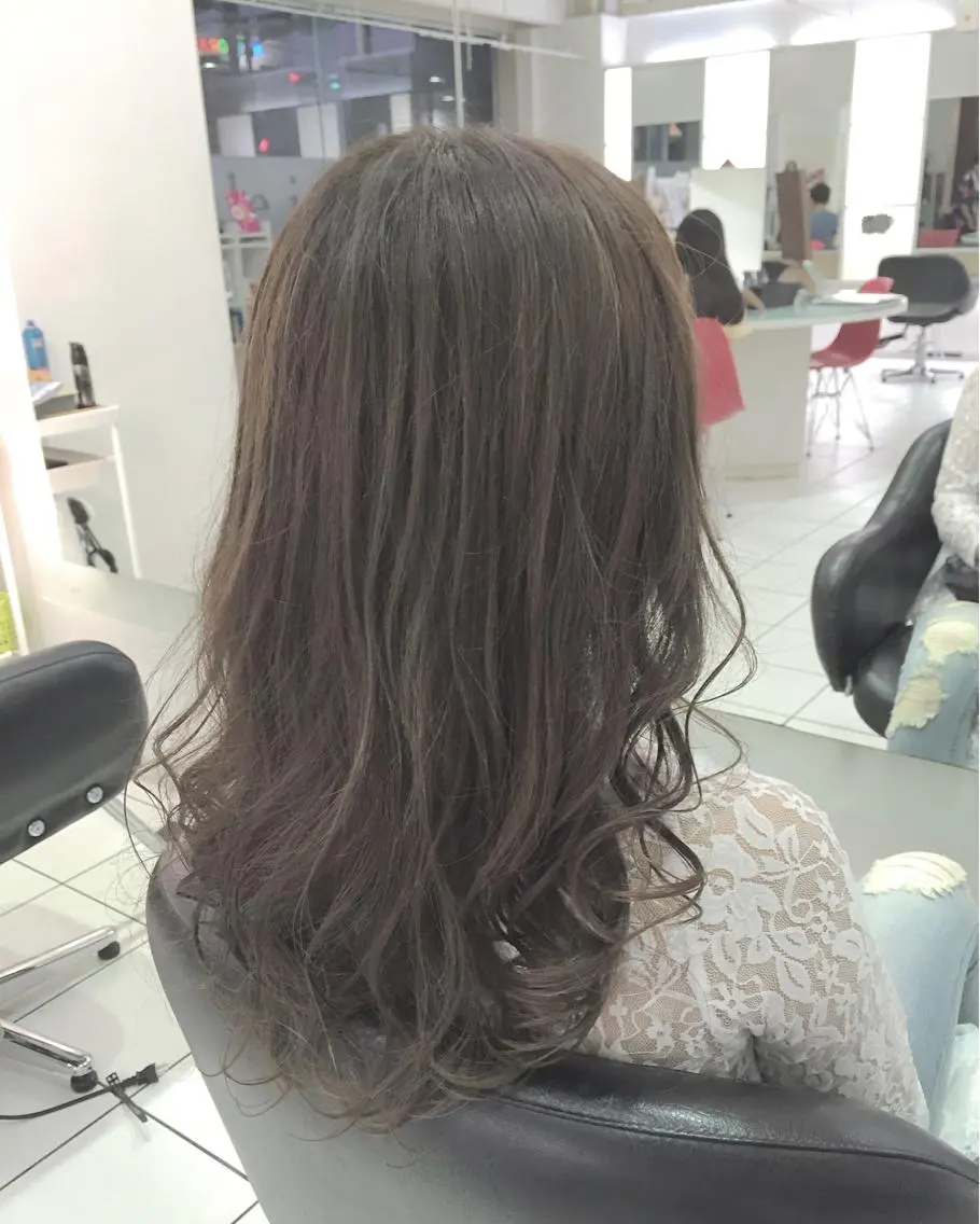 セミロング ロング カラー ハイライトカラー イルミナカラー ハイライト 青木 茂樹⭐️ 透明感カラーのヘアスタイル