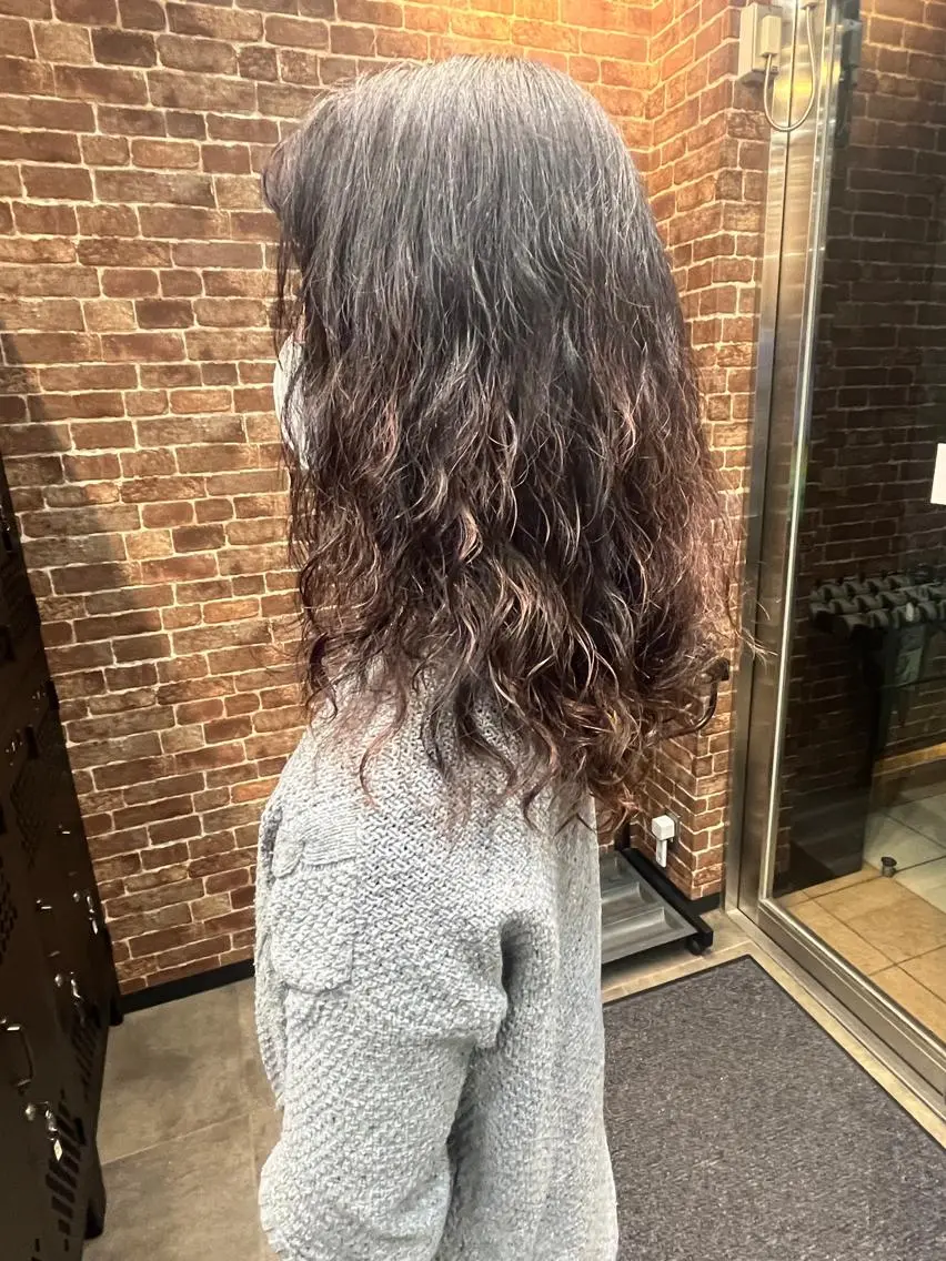 ロング カラー パーマ ヘアアレンジ メンズ キッズ ネイル マツエク・マツパ アイブロウ メンズブリーチ メンズハイライト メンズインナーカラー メンズ韓国風 ブリーチ 久木原 ゆりのヘアスタイル