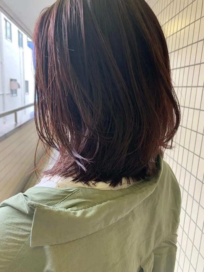 ミディアム カラー ブラウンカラー パープルカラー パープルブラウン ボブ ウルフカット パーマ美容師 hanaのヘアスタイル