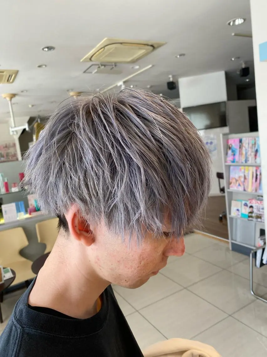 ショート カラー メンズ メンズブリーチ ブリーチ シルバー ヘアカラー 土井 祐之介のヘアスタイル