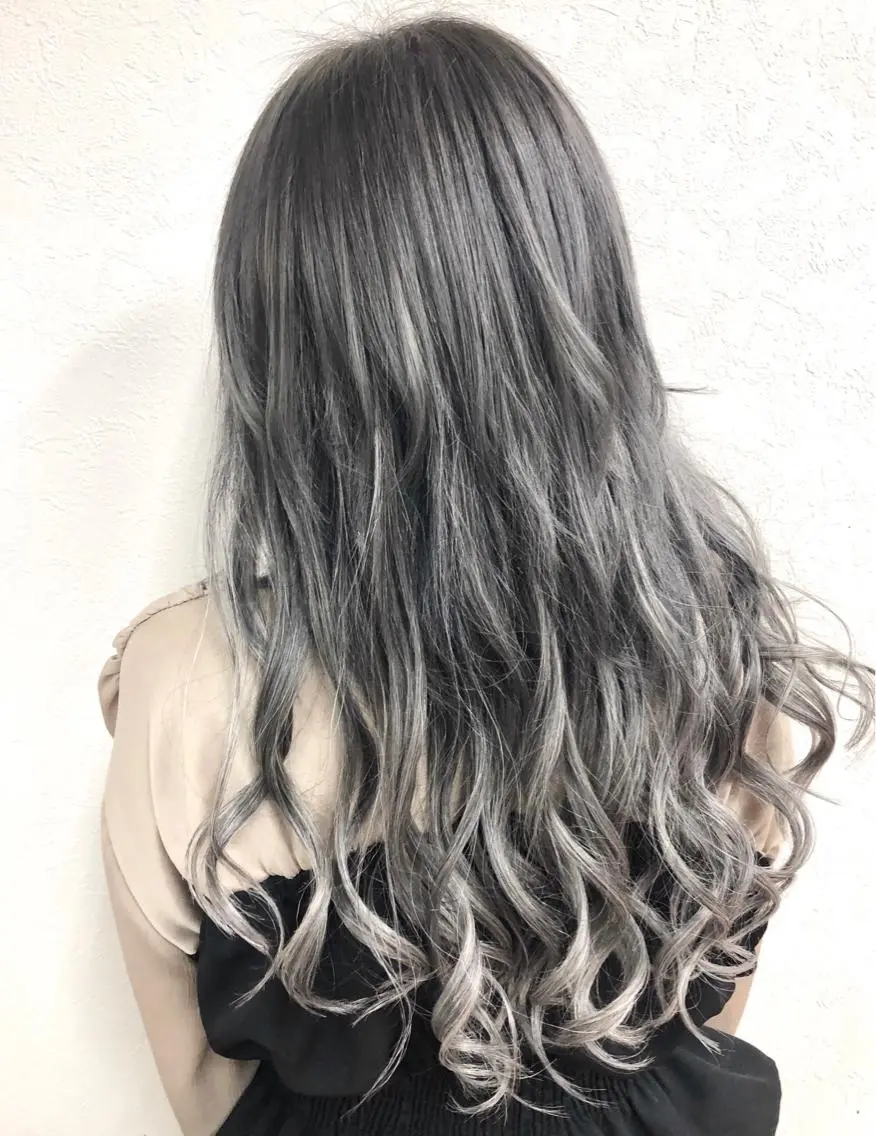 カラー 最高級エクステ /羽エクステ白石宇由のヘアスタイル