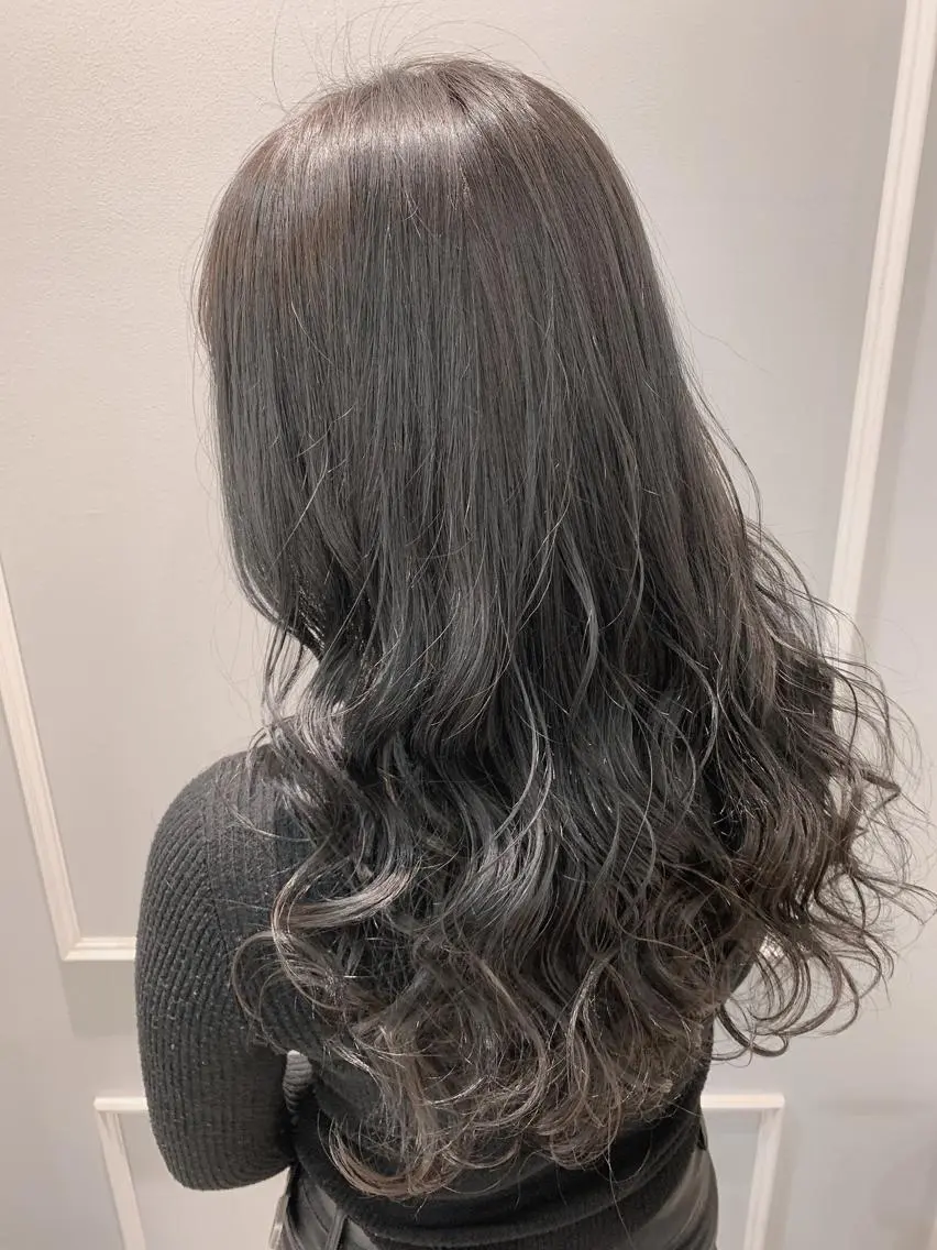 ロング カラー ダークグレー ヘアカラー トリートメント 🦖鶴岡 香純🦖のヘアスタイル