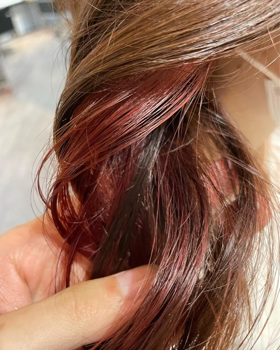 ミディアム カラー イヤリングカラー インナーカラー ピンクカラー レイヤー/艶髪カラー RIKUのヘアスタイル