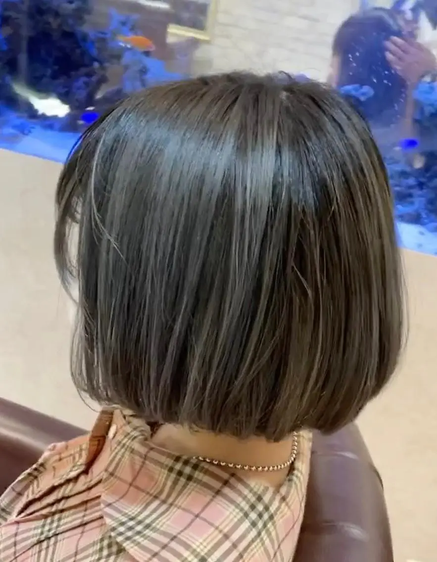 ショート カラー 透明感カラー ダブルカラー シルバー ブリーチなし✨艶髪 カラー𓃲YAGIのヘアスタイル