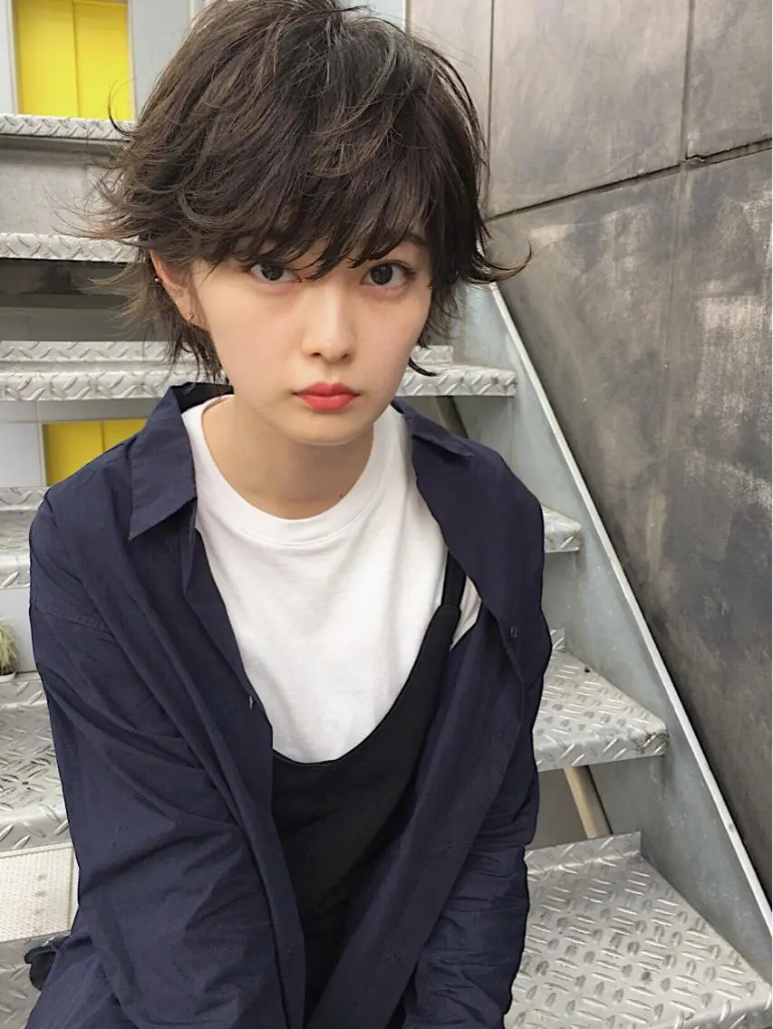 ショート カラー ヘアアレンジ アッシュ ダークアッシュ レイヤーカット BLend 渋谷のヘアスタイル