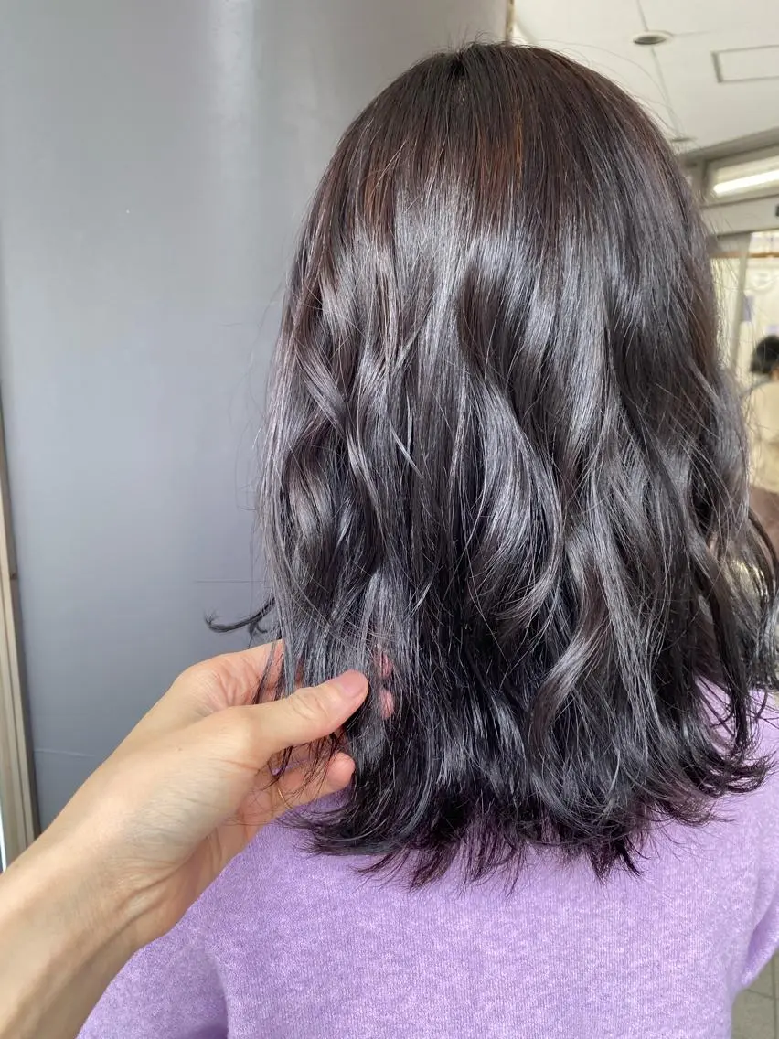 セミロング カラー ブルーカラー ブルーバイオレット バイオレットカラー 伊藤 いほみの眉毛・アイブロウイメージ