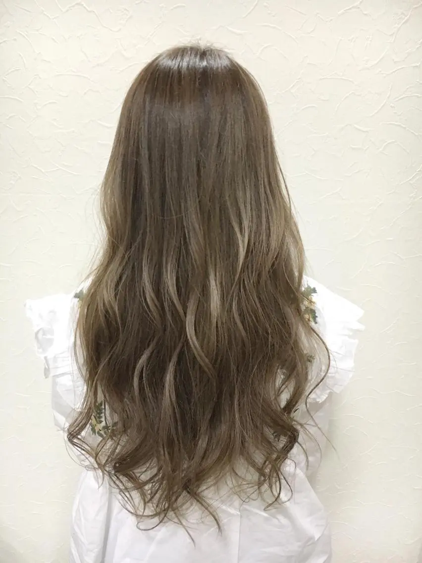 セミロング カラー アッシュ ハイライトカラー ハイライト 山田 守のヘアスタイル