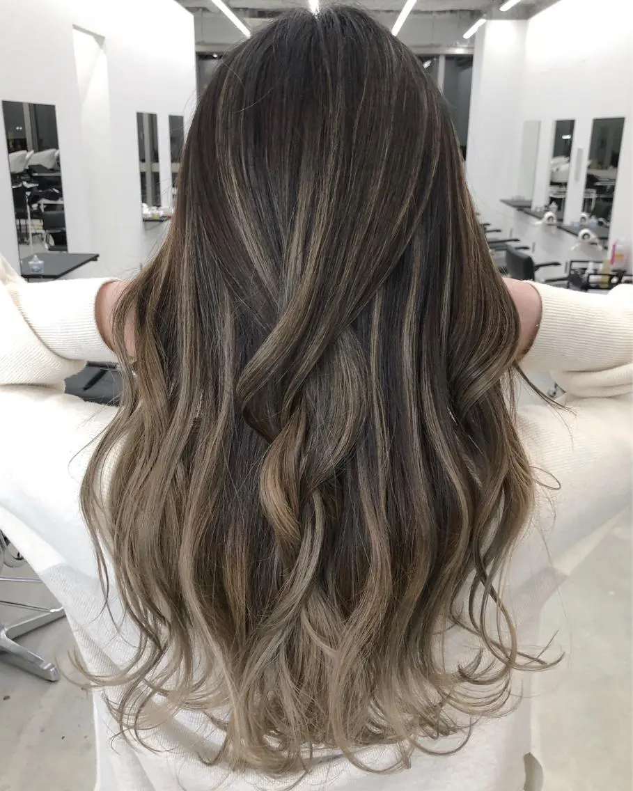 セミロング カラー グラデーションカラー ハイライトカラー ハイライト ブリーチ 透明感HIDEのヘアスタイル