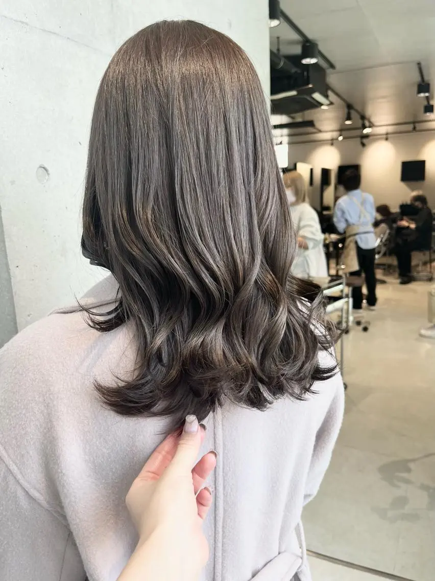 ミディアム カラー パーマ ヘアアレンジ カット ヘアカラー トリートメント 透明感/オリーブ/ グレージュ/YUKAのヘアスタイル