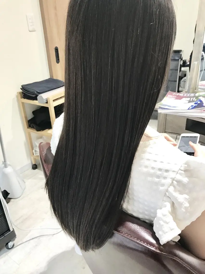 セミロング 🌻大人ツヤかわいい ⭐️根本麻美のヘアスタイル