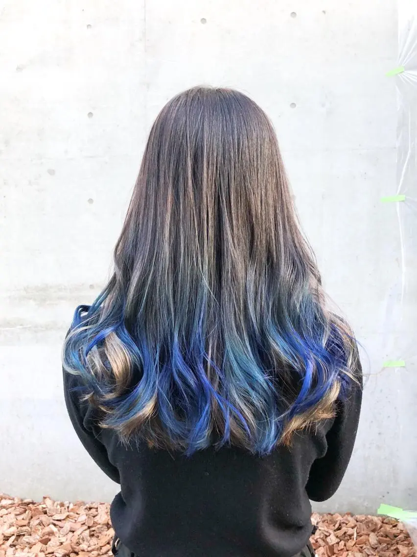 ロング カラー ヘアアレンジ アッシュ ベージュカラー ブリーチ ブルーカラー デザインカラー ヘアカラー ミニモお気に入り数 No.1宍戸雄弥のヘアスタイル