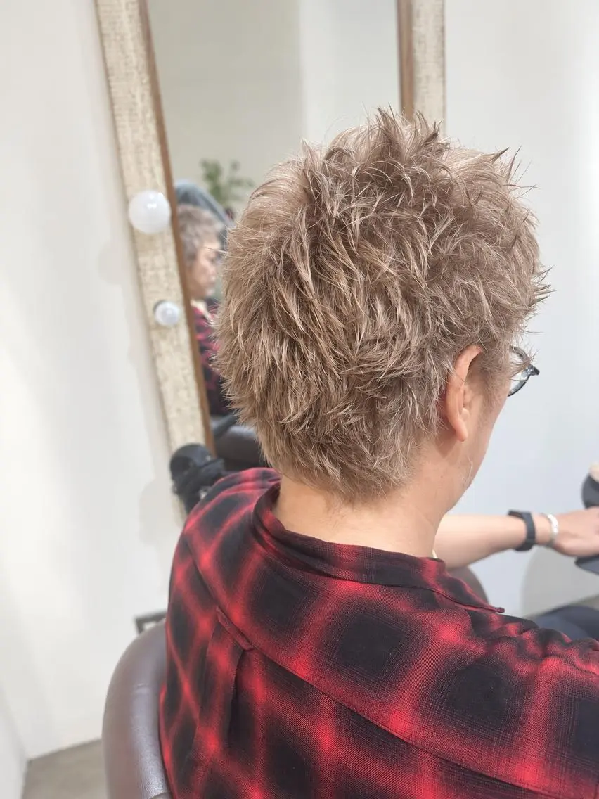ショート メンズ メンズブリーチ ヘアカラー 佐野 智由稀のヘアスタイル