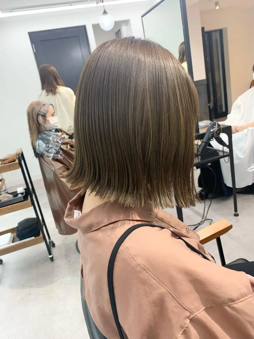 セミロング カラー パーマ ヘアアレンジ メンズ キッズ ネイル マツエク・マツパ アイブロウ ヘアカラー レイヤーカット／ 巻ける縮毛矯正のヘアスタイル