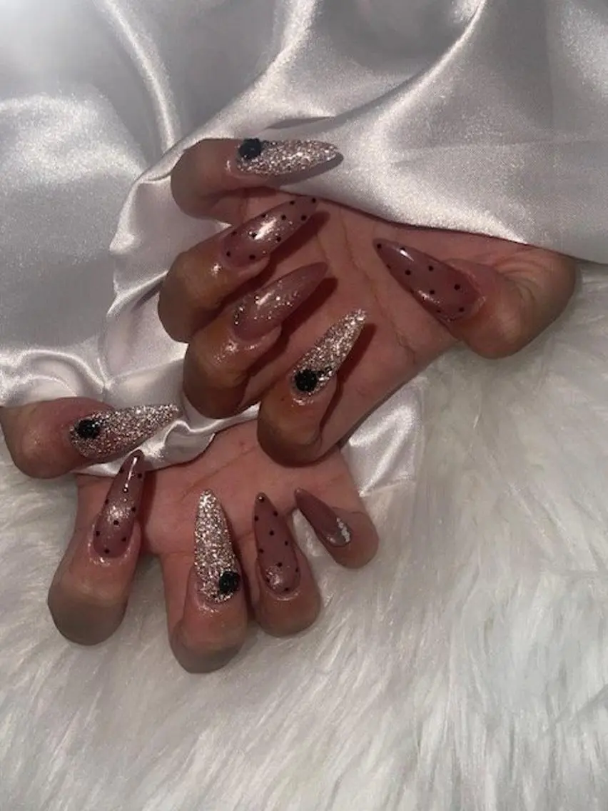 ネイル フラッシュネイル キラキラネイル 持ち込み ワンホンネイル 池袋🫧 Nailのネイルデザイン