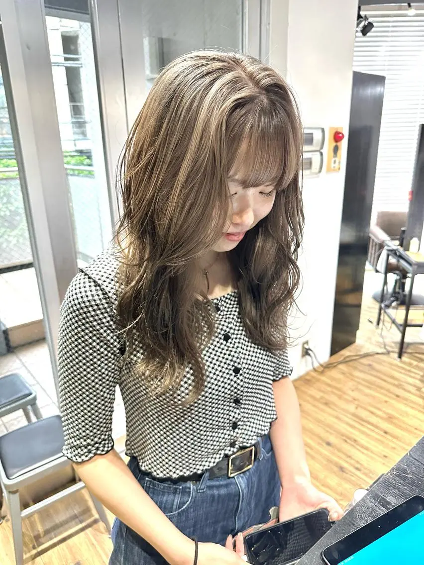 ミディアム カラー ベージュカラー グレージュ ラベンダーカラー ラベンダーグレージュ ラベンダーグレー カット ヘアカラー トリートメント ARCANAブリーチ ダブルカラー🌟原宿のヘアスタイル