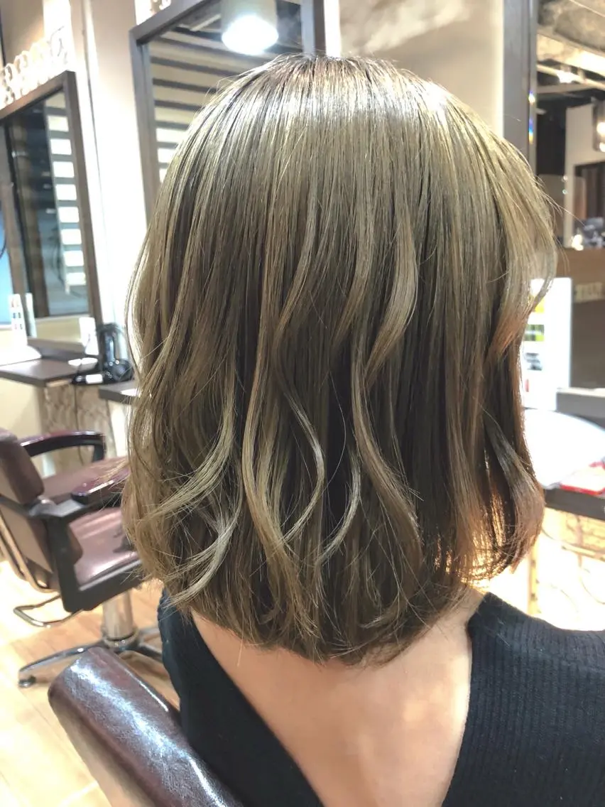 ミディアム ボブ レイヤーカット 髪質改善のプロ☘️ 二村祐輝のヘアスタイル