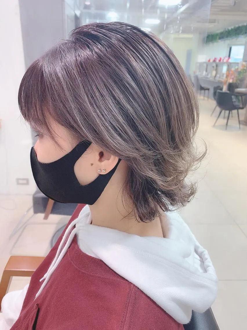 ミディアム カラー 透明感ハイトーン🦄 キラ🌈のヘアスタイル