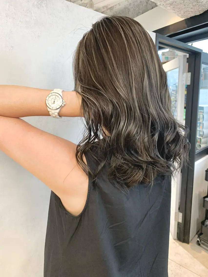 セミロング 韓国レイヤーカット KOUKIのヘアスタイル