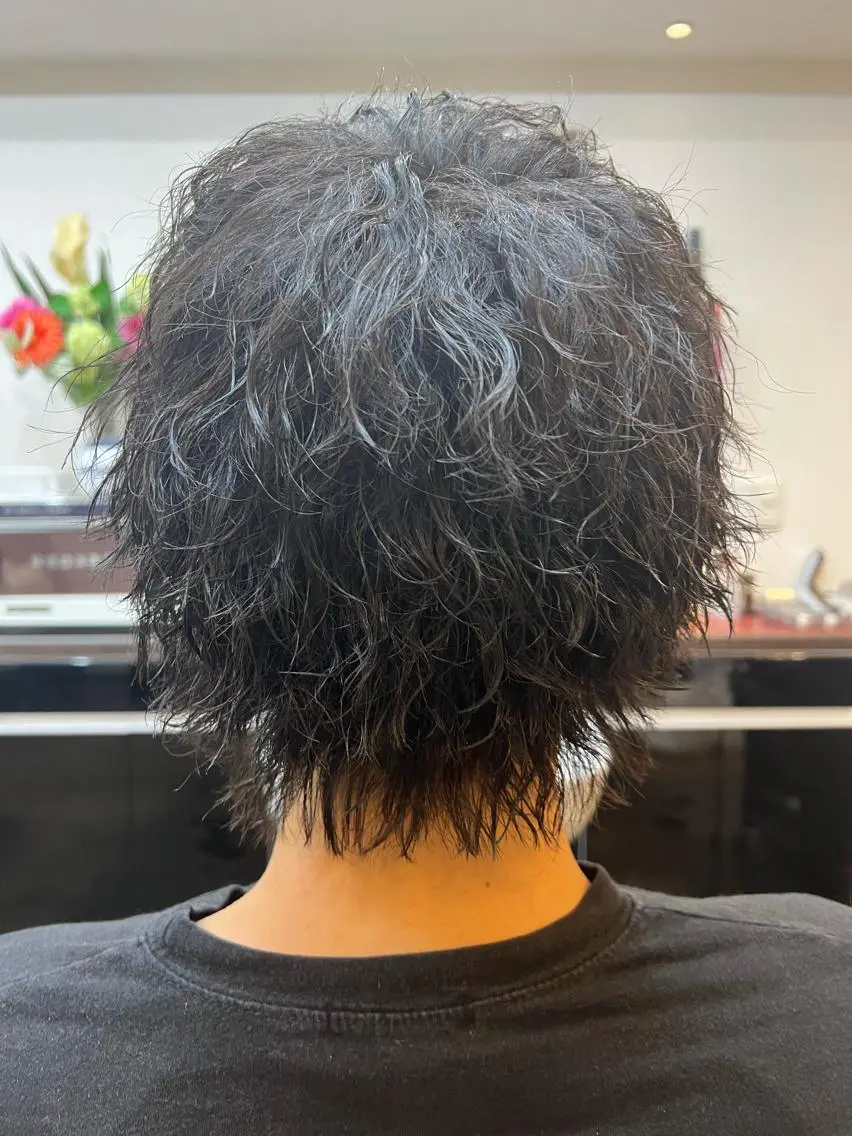 ショート パーマ メンズ マッシュウルフ マッシュ メンズウルフカット ウルフカット 二本木 秀成のヘアスタイル