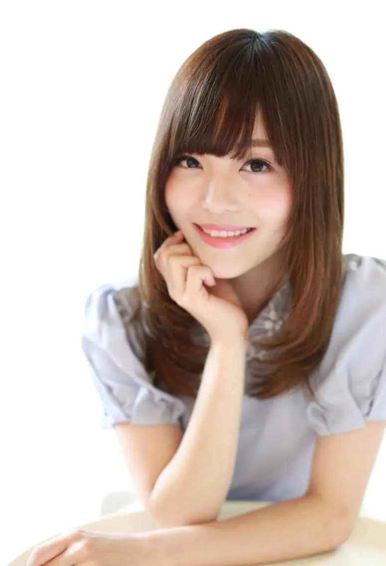 ミディアム 浅香 美加のヘアスタイル
