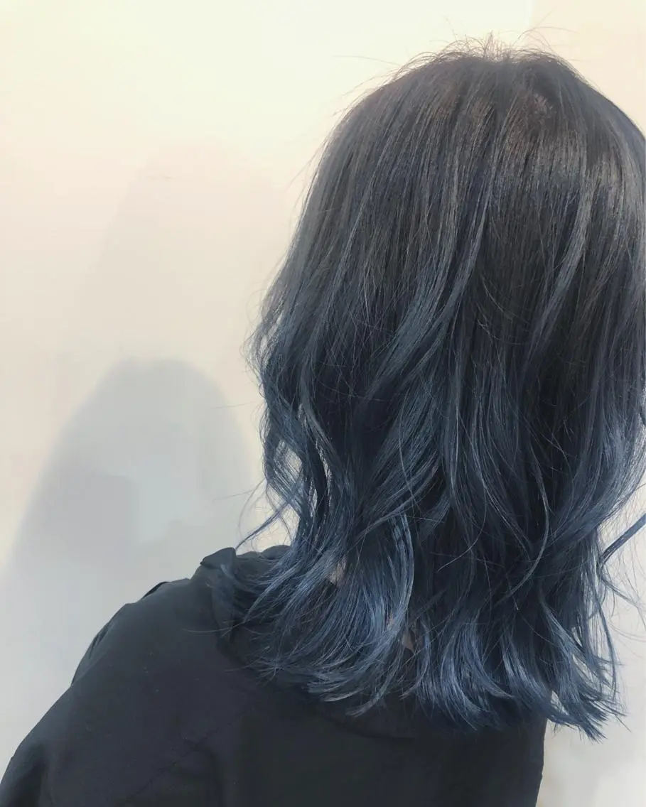 セミロング カラー ブルーカラー グラデーションカラー Lolonois梅田 /Okazaki:)のヘアスタイル
