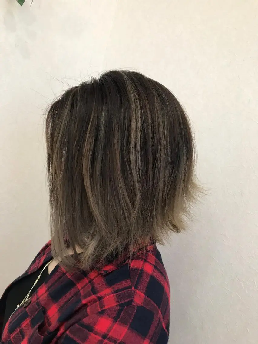 ミディアム カラー バレイヤージュ ベージュカラー グレージュ レイヤーカット ヘアカラー Style Tのヘアスタイル