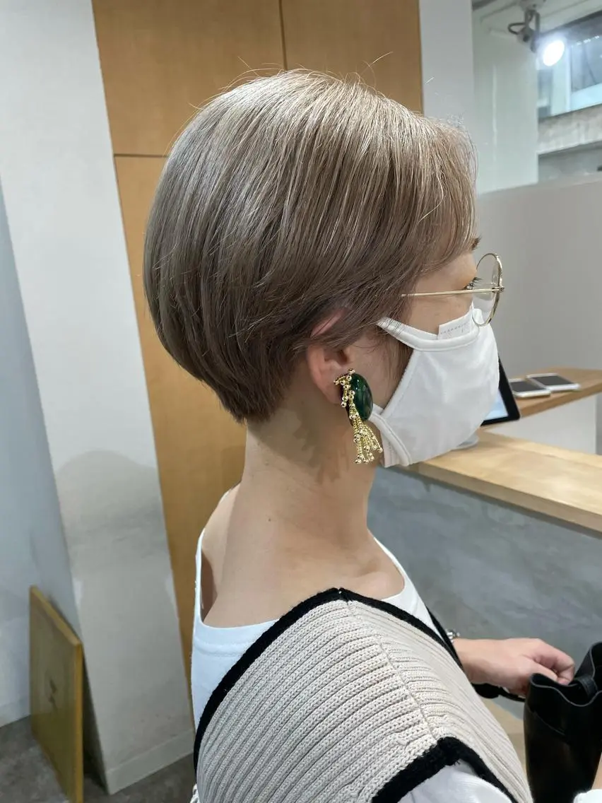 ショート カラー パーマ ヘアアレンジ メンズ キッズ ネイル マツエク・マツパ ベージュカラー ミルクティーベージュ カット ヘアカラー トリートメント パーマ/透明感カラー /ボブ/吉田一生のヘアスタイル