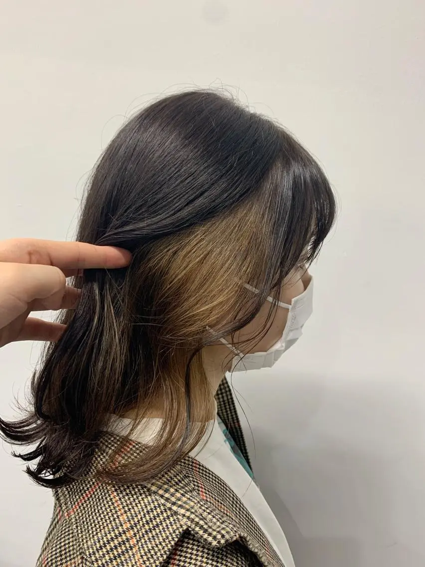 ミディアム カラー イヤリングカラー 抜け感レイヤー︴ ニュアンスカラーのヘアスタイル