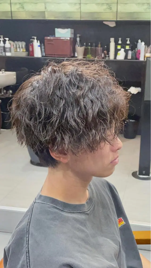ショート メンズ センターパート メンズパーマ かんばら りょーいのヘアスタイル