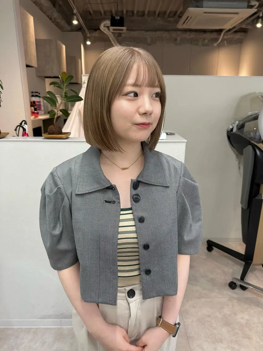 ミディアム KAORU オリーブカラーのヘアスタイル
