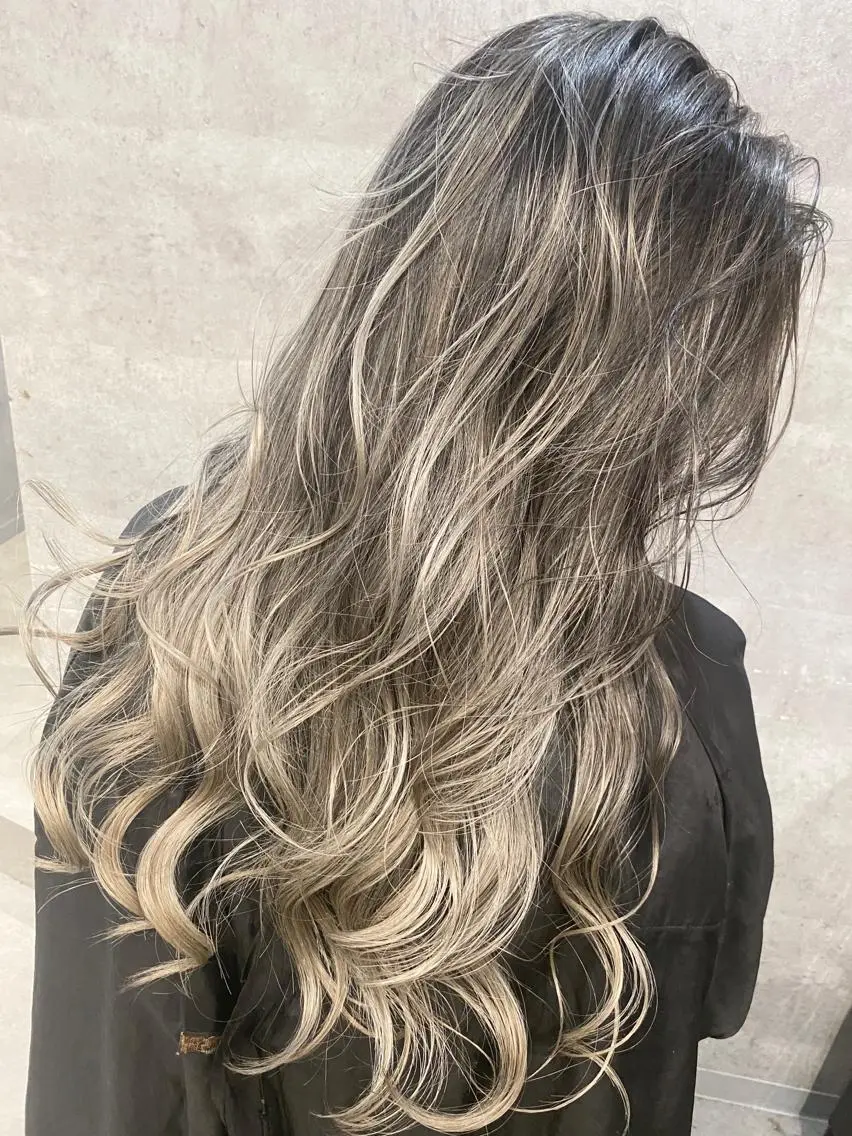 ロング カラー ヘアアレンジ ネイル マツエク・マツパ アイブロウ バレイヤージュ レイヤーカット ヘアカラー トリートメント 井上 一平のヘアスタイル
