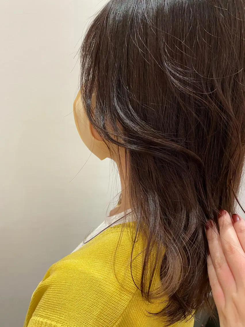 セミロング カラー ベージュカラー インナーカラー ピンクカラー 丸尾 沙弥香のヘアスタイル