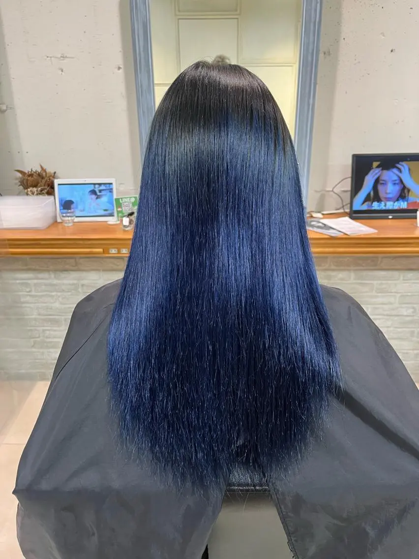 ロング カラー 透明感ハイトーン🦄 キラ🌈のヘアスタイル