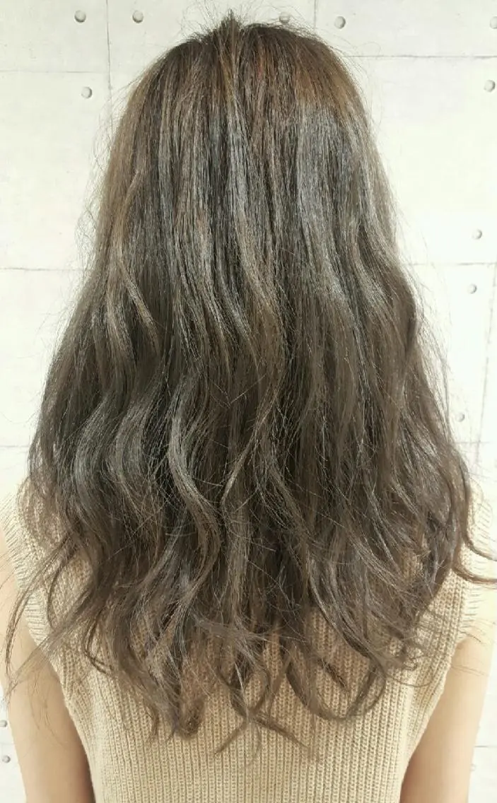 ヘアアレンジ セミロング カラー アッシュ アッシュグレー ラベンダーカラー ラベンダーアッシュ 秋山 幸太のヘアスタイル