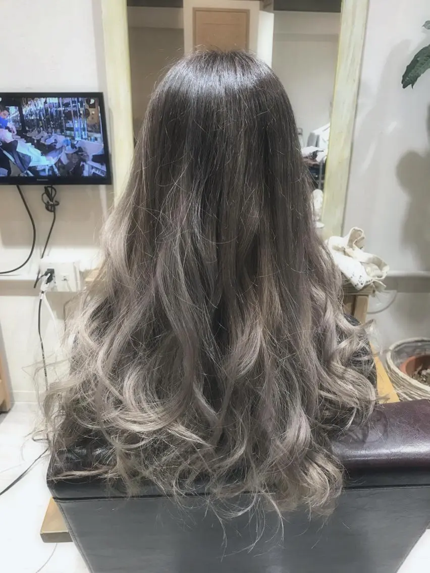 ミディアム セミロング ロング カラー アッシュ グラデーションカラー ホワイトアッシュ 縮毛矯正/美髪 髪質改善/石田幸輔のヘアスタイル