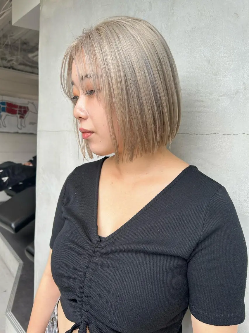 ミディアム カラー ブロンド ハイトーンカラー カット ヘアカラー トリートメント 🧸艶々韓国ヘア 🧁mizunaのヘアスタイル