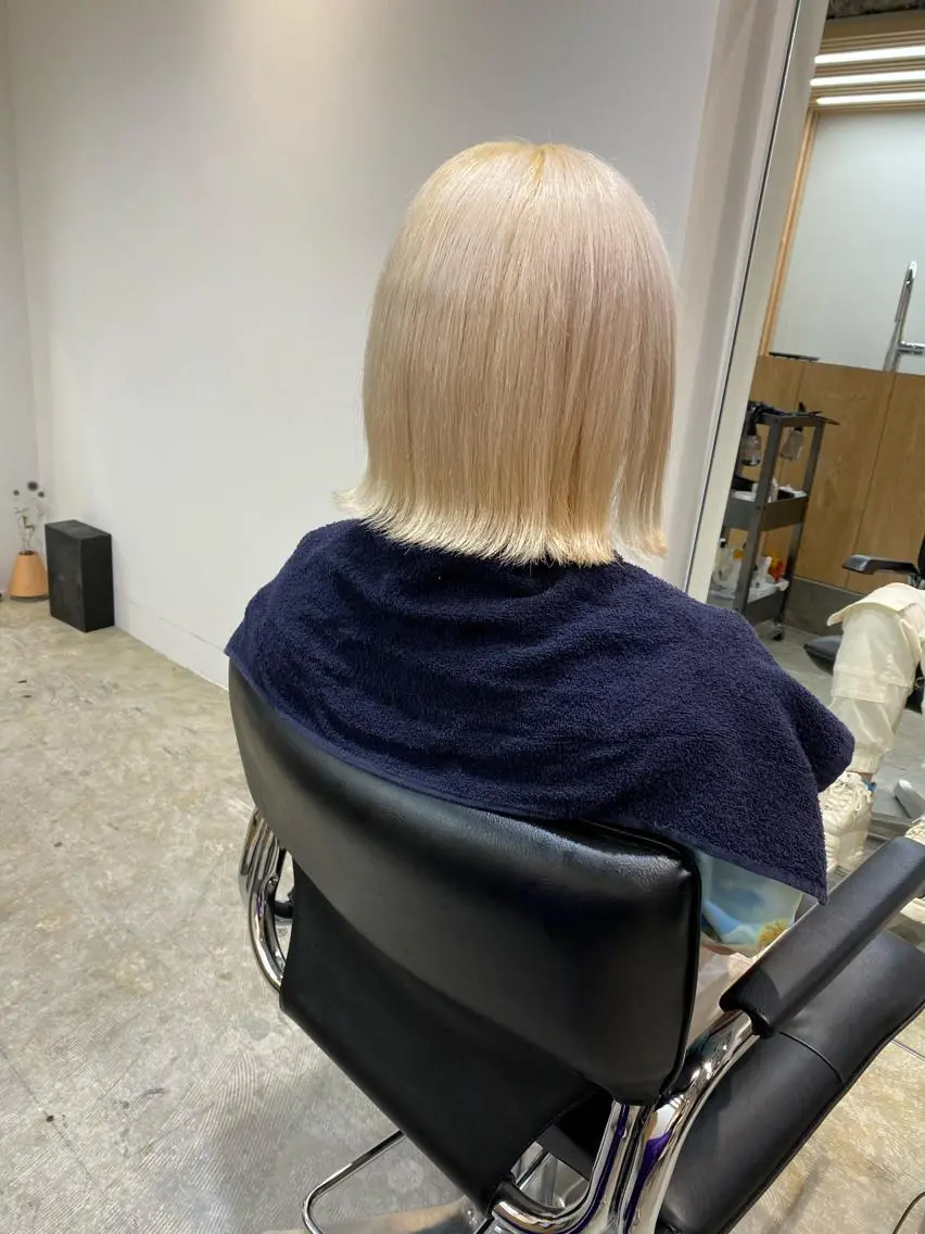 カラー 抜きっぱなしブロンド サイレント美容師 アイリィのヘアスタイル